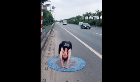 Đi rửa xe có cần phải vội vàng như thế này không?