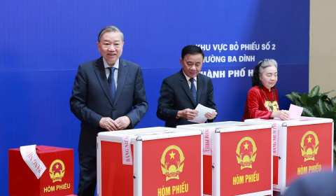 Tổng Bí thư Tô Lâm bỏ phiếu bầu cử đại biểu Quốc hội, HĐND các cấp tại phường Ba Đình, Hà Nội