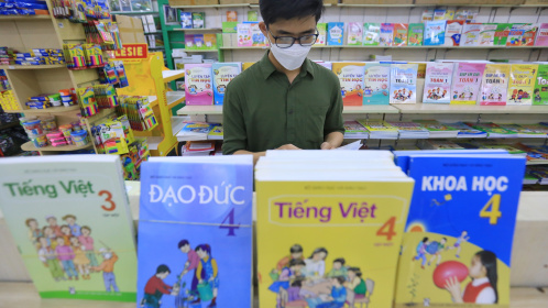 Từ 1/1/2026 thống nhất một bộ sách giáo khoa toàn quốc, tiến đến miễn học phí cho tất cả học sinh