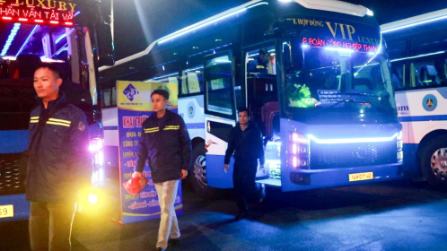 Than Thống Nhất: Ấm áp những chuyến xe nghĩa tình