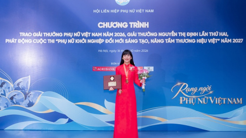 Chủ tịch Công ty Yến sào Khánh Hòa Trịnh Thị Hồng Vân nhận Giải thưởng Phụ nữ Việt Nam 2026