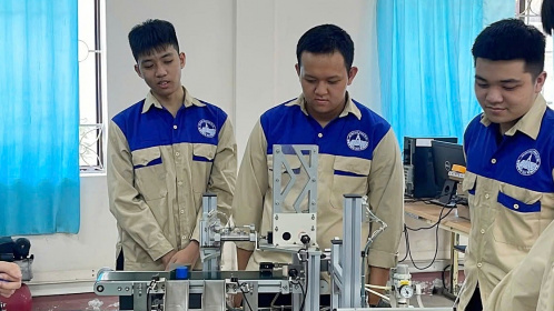 Chuyển giao 1 trường Cao đẳng từ Bộ Công Thương về UBND tỉnh Phú Thọ quản lý