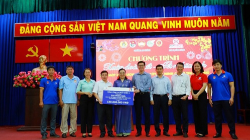EVNGENCO3 trao hơn 500 phần quà dịp Tết Bính Ngọ 2026 tại TP Hồ Chí Minh