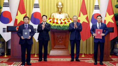 Việt Nam - Hàn Quốc trao các văn kiện hợp tác trong các lĩnh vực