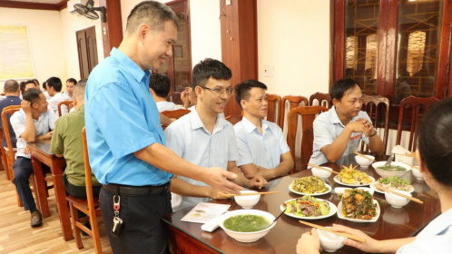 Ấm áp “Bữa cơm Công đoàn” tại Công ty Than Khánh Hòa - VVMI