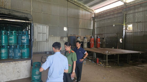 Hà Nội: Khởi tố 5 bị can từ vụ san chiết LPG giả tại nhiều cơ sở