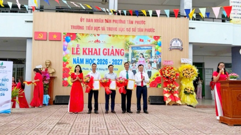 Công ty Nhiệt điện Phú Mỹ trao 200 suất học bổng cho học sinh có hoàn cảnh khó khăn