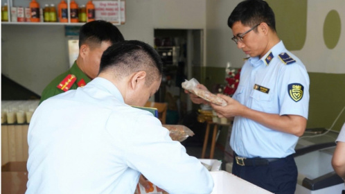 Hà Nội xử lý hơn 1.180 vụ vi phạm thị trường trong quý III, thu phạt gần 13 tỷ đồng