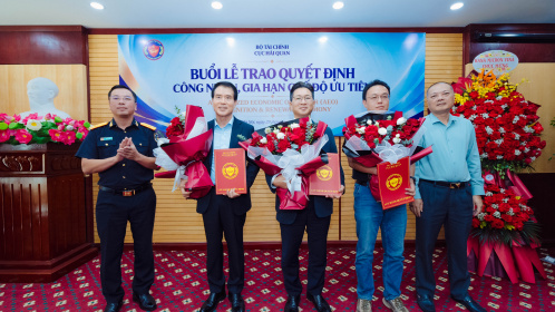 Cục Hải quan trao quyết định công nhận, gia hạn áp dụng cho 7 doanh nghiệp ưu tiên