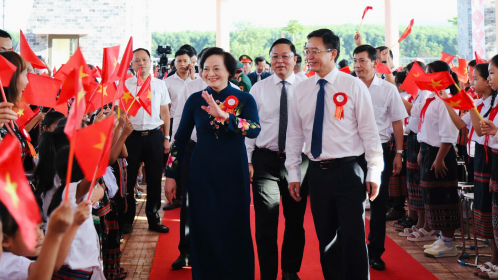 Phó Thủ tướng Phạm Thị Thanh Trà dự lễ khai giảng, khánh thành Trường Phổ thông nội trú A Lưới 3, TP. Huế