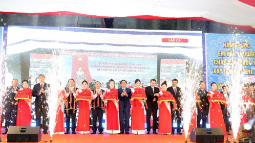 Phó Thủ tướng Hồ Quốc Dũng dự khánh thành trường nội trú liên cấp tại xã Ia Púch, Gia Lai