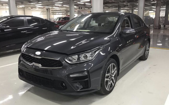 Kia Cerato tiếp tục khẳng định vị trí trước đối thủ nặng kí Mazda3 trong tháng 9