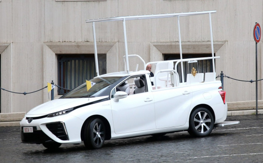 Chiếc xe mới nhất của Giáo hoàng chạy bằng khí hydro