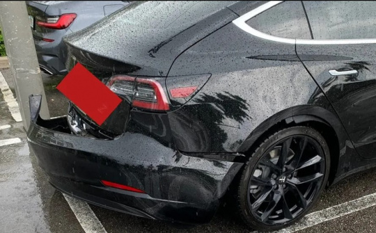 Tesla thừa nhận rằng tấm cản phía sau của Model 3 có thể rơi ra khi trời mưa