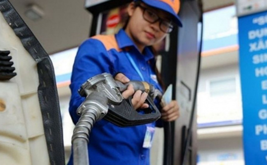 Giá xăng giảm nhẹ từ chiều 27/10