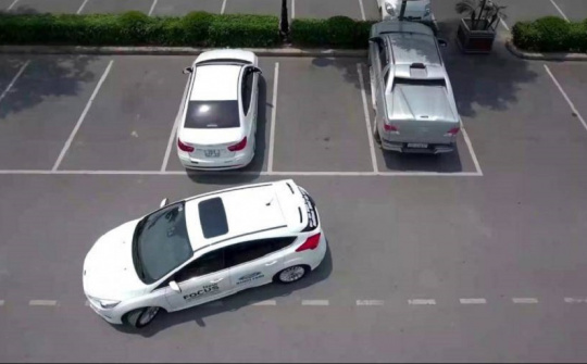Kỹ năng cơ bản lùi xe ô tô đúng cách cho tài xế mới