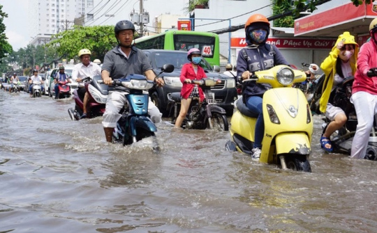 Xử lý xe máy sau ngập nước thế nào để an toàn, tiết kiệm?