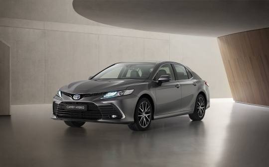 Toyota ra mắt Camry Hybrid 2021: Nâng cấp thiết kế và tối ưu công năng