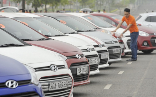 Ô tô ở Việt Nam đang "cõng" bao nhiêu loại thuế, phí?