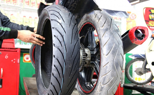 Khi nào cần phải thay mới lốp xe máy để đảm bảo an toàn?