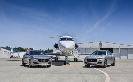 Maserati mang chuyên cơ đón khách VIP đi nghỉ dưỡng