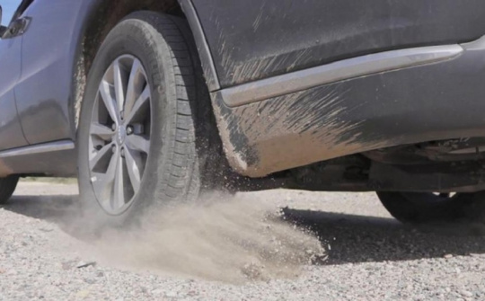 Lốp xe ô tô nhanh bị mòn: Những thói quen xấu cần loại bỏ