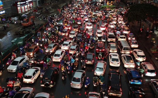 Kỹ năng lái xe ô tô thoát khỏi giờ cao điểm an toàn và nhanh gọn