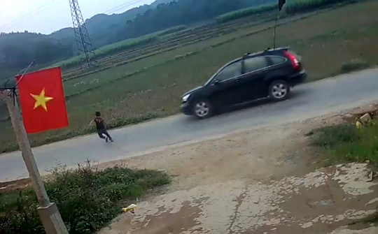 Xe 'xịn' tài ngon và cú phanh thần sầu