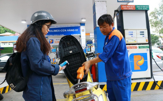 Giá xăng tiếp tục tăng trong tháng cuối năm 2020