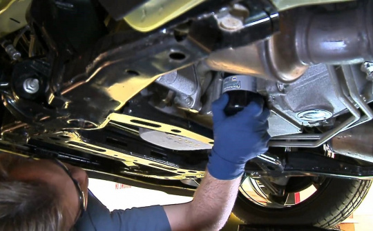 Những dấu hiệu lọc xăng bị tắc nghẽn