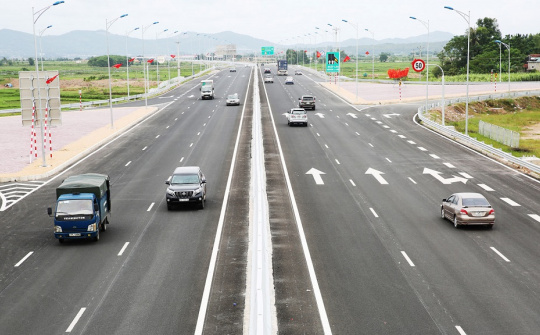 Quy tắc sống còn khi dừng xe trên cao tốc ở Việt Nam