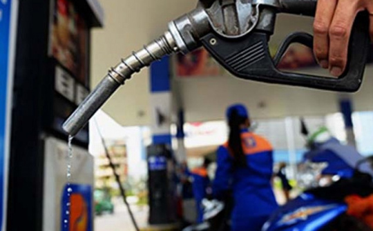 Giá xăng dầu tiếp tục tăng mạnh
