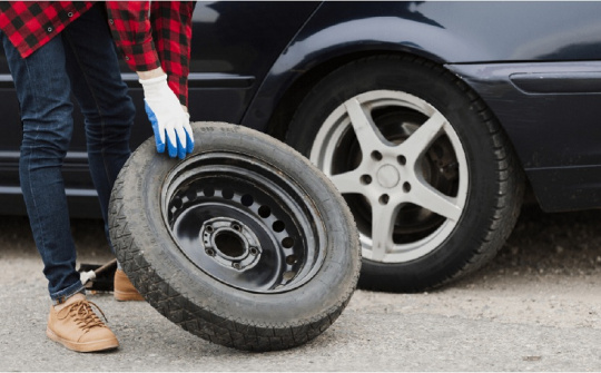 Thay lốp dự phòng nên lắp bánh trước hay bánh sau?