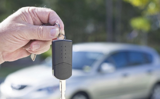 Cơ quan nào thực hiện thủ tục sang tên xe ô tô?