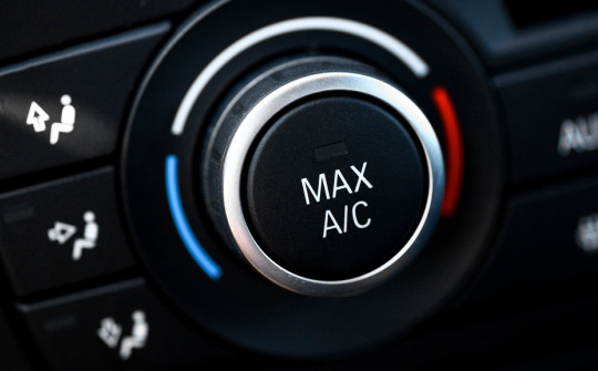 Có nên bật điều hòa ô tô vào mùa đông?
