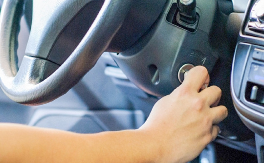 Xe ô tô khó nổ máy nguyên nhân do đâu?