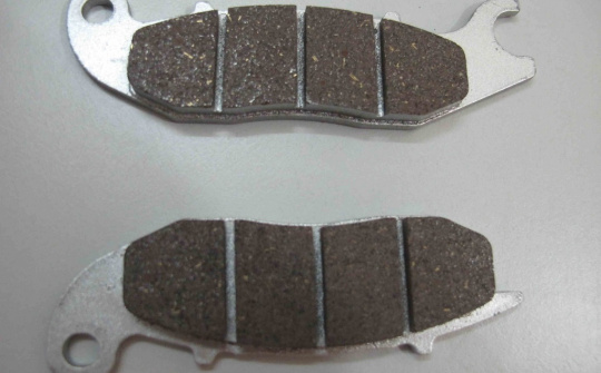 Khi nào cần thay má phanh cho xe máy?