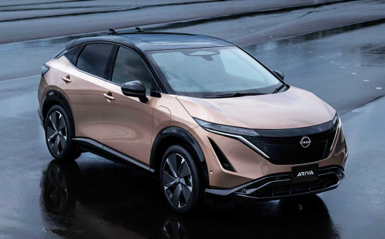 Logo mới của Nissan chính thức được gắn lên xe
