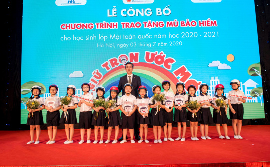 Honda Việt Nam tặng gần 2 triệu mũ bảo hiểm cho học sinh lớp 1 năm học 2020 - 2021