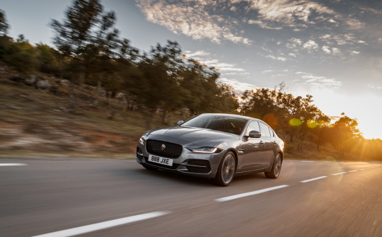 Jaguar Land Rover phát triển màn hình cảm ứng chống COVID-19