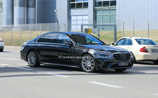 Mercedes-Benz S-Class thế hệ mới sẽ trang bị túi khí dành riêng cho người ngồi sau