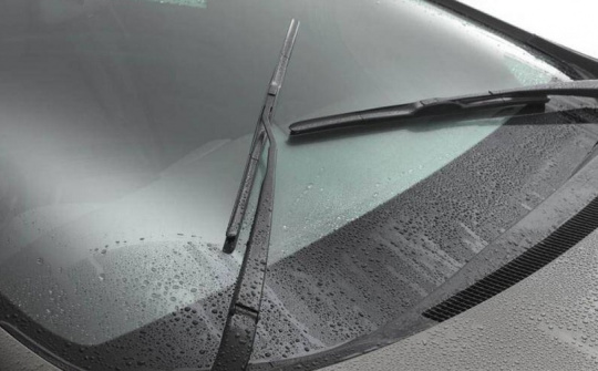 Bộ phận nào trên ô tô dễ bị hỏng nếu gặp mưa lớn?