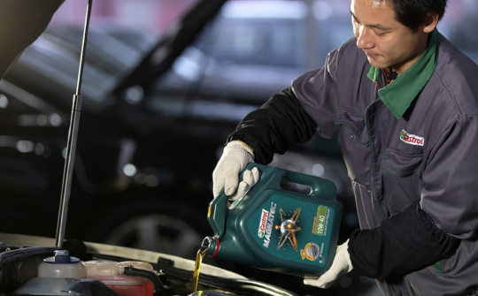 Các bước tự thay nhớt động cơ cho xe ô tô tại nhà