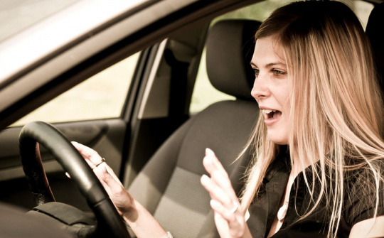 Nguyên nhân đạp nhầm chân ga và cách khắc phục