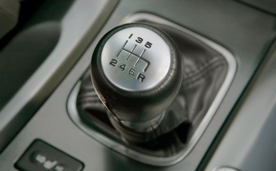 Kinh nghiệm xử lý khi ô tô bị hỏng số lùi