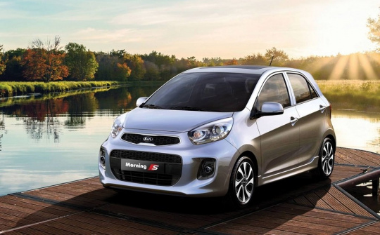 Hyundai Grand i10 tìm lại ánh hào quang sau 3 tháng bị Fadil lấn át