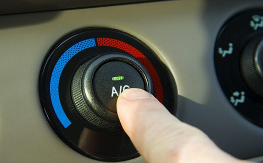 Vì sao nên bật điều hòa trên ô tô vào mùa đông?