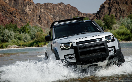 “Huyền thoại” Defender ra mắt tại Việt Nam, giá thấp nhất 3,85 tỷ đồng