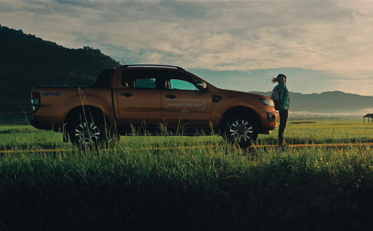 Phụ nữ có lái được xe bán tải?