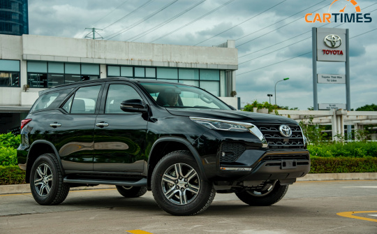 Chi tiết xe Toyota Fortuner phiên bản máy dầu 2.4L 4x2 AT tại đại lý